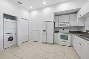 703 Triano Cir, Venice, FL 34292 - Photo 7