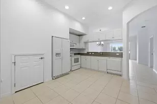 703 Triano Cir, Venice, FL 34292 - Photo 5