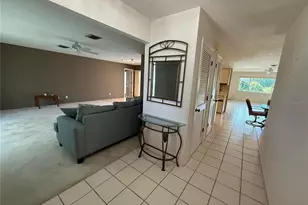 386 Pineview Dr, Venice, FL 34293 - Photo 5