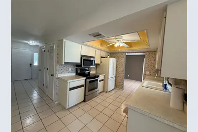 386 Pineview Drive, Venice, FL 34293 - Photo 7