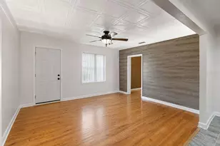 8709 El Portal Dr, Tampa, FL 33604 - Photo 5