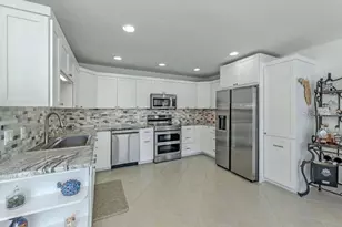 918 Gibbs Rd, Venice, FL 34285 - Photo 17