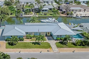 918 Gibbs Rd, Venice, FL 34285 - Photo 3