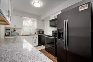 2828 Gulf Gate Dr, Sarasota, FL 34231 - Photo 17