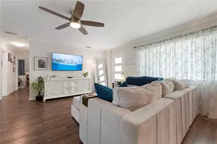 2828 Gulf Gate Dr, Sarasota, FL 34231 - Photo 11