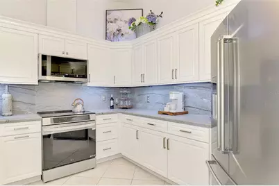 530 Lake Of The Woods Drive, Venice, FL 34293 - Photo 13