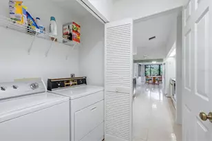 311 Pembroke Ln N, Venice, FL 34293 - Photo 29