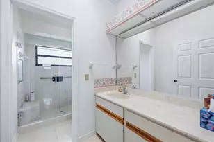 311 Pembroke Ln N, Venice, FL 34293 - Photo 23