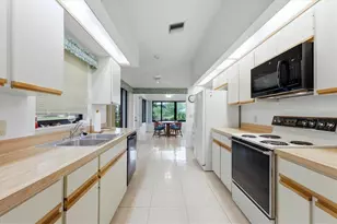 311 Pembroke Ln N, Venice, FL 34293 - Photo 19