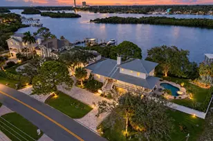 1538 Riverside Dr, Tarpon Springs, FL 34689 - Photo 1