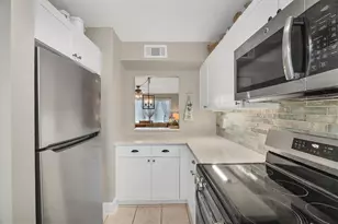 116 Vista Hermosa Cir, Sarasota, FL 34242 - Photo 9