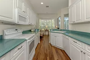 554 Fallbrook Dr, Venice, FL 34292 - Photo 11