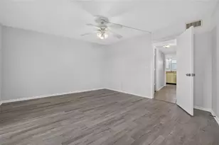 245 Center Rd, Venice, FL 34285 - Photo 21