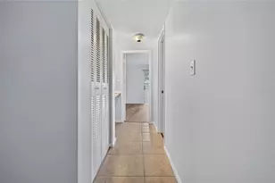 245 Center Rd, Venice, FL 34285 - Photo 17