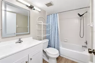 642 Bird Bay Dr E, Venice, FL 34285 - Photo 35
