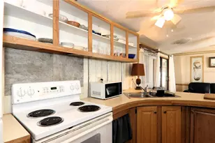 118 N Starboard Dr, Venice, FL 34285 - Photo 7