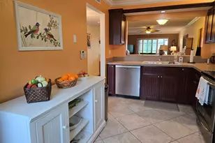 756 Village Cir, Venice, FL 34292 - Photo 9