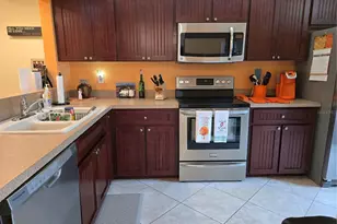 756 Village Cir, Venice, FL 34292 - Photo 5