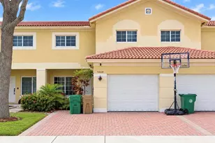 7668 S Stonecreek Circle, Hollywood, FL 33024 - Photo 1