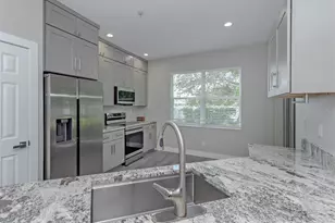 3941 Yellowstone Cir, Sarasota, FL 34233 - Photo 13