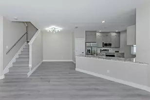 3941 Yellowstone Cir, Sarasota, FL 34233 - Photo 7