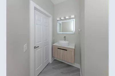 3941 Yellowstone Circle, Sarasota, FL 34233 - Photo 11