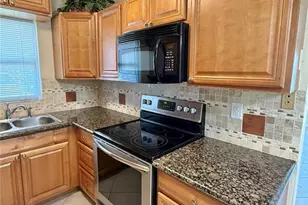 1036 Hope St, Venice, FL 34285 - Photo 9