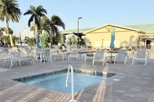 615 S Green Cir, Venice, FL 34285 - Photo 23