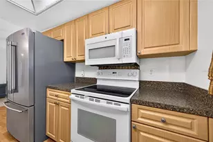 4206 Oakhurst Cir E, Sarasota, FL 34233 - Photo 21