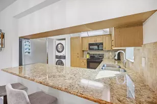 1041 Capri Isles Blvd, Venice, FL 34292 - Photo 9