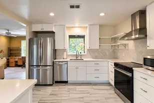 2979 Captiva Gardens Dr, Sarasota, FL 34231 - Photo 7