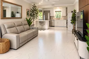 2979 Captiva Gardens Dr, Sarasota, FL 34231 - Photo 5