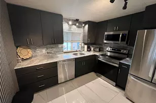408 S Cervina Dr S, Venice, FL 34285 - Photo 7