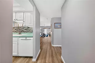 995 La Guna Dr, Venice, FL 34285 - Photo 9