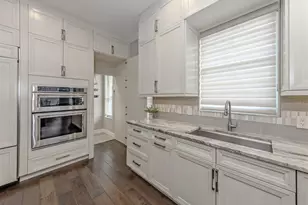 565 Fallbrook Dr, Venice, FL 34292 - Photo 13