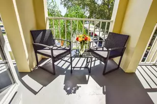 433 Cerromar Ln, Venice, FL 34293 - Photo 3