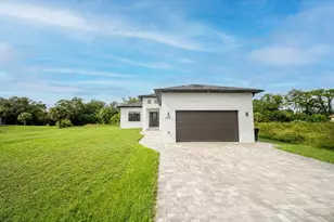 498 Ventura St, North Port, FL 34287 - Photo 3