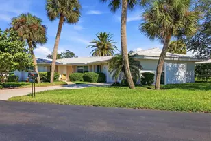 19 Oakwood Dr N, Englewood, FL 34223 - Photo 1