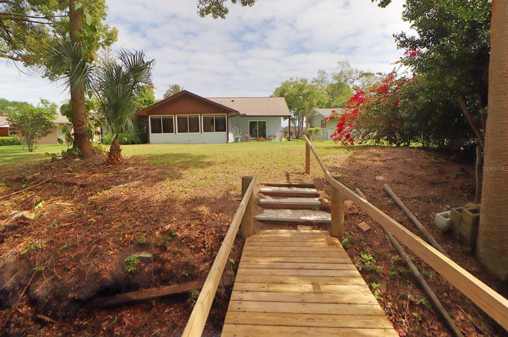 818 Fairway Dr, New Smyrna FL  32168-6117 exterior