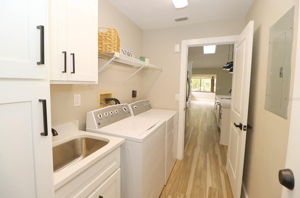 818 Fairway Dr, New Smyrna FL  32168-6117 exterior