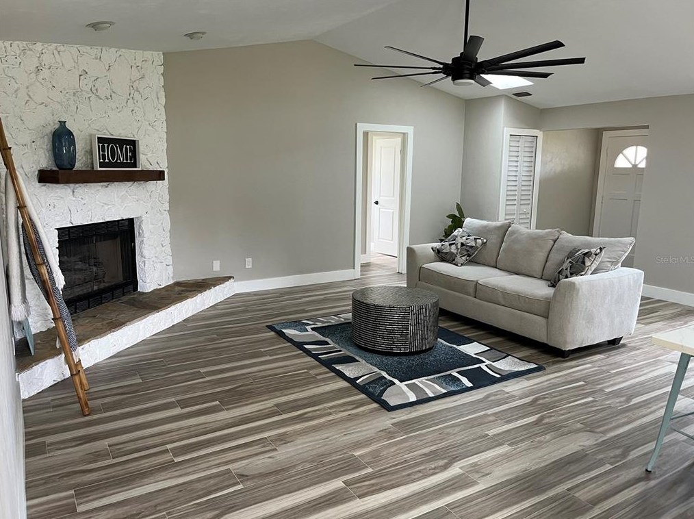 818 Fairway Dr, New Smyrna FL  32168-6117 exterior