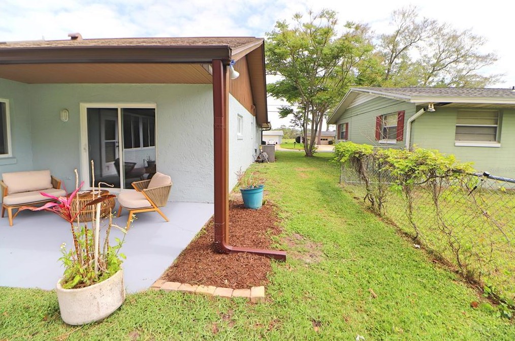 818 Fairway Dr, New Smyrna FL  32168-6117 exterior