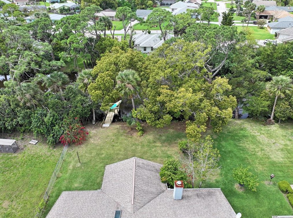 818 Fairway Dr, New Smyrna FL  32168-6117 exterior