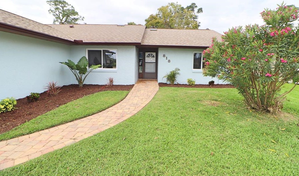 818 Fairway Dr, New Smyrna FL  32168-6117 exterior