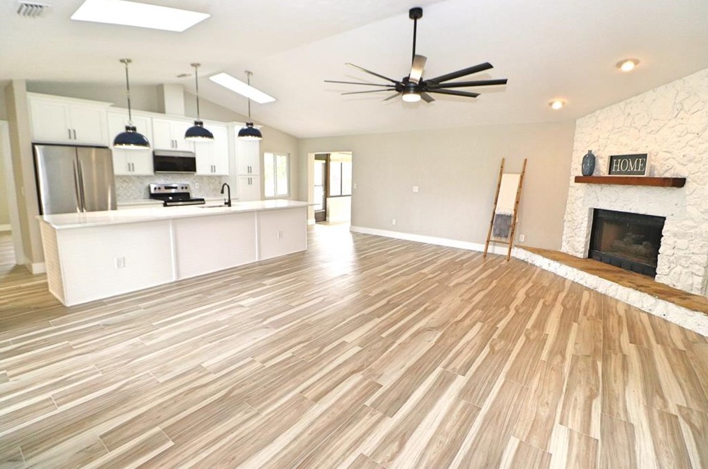 818 Fairway Dr, New Smyrna FL  32168-6117 exterior