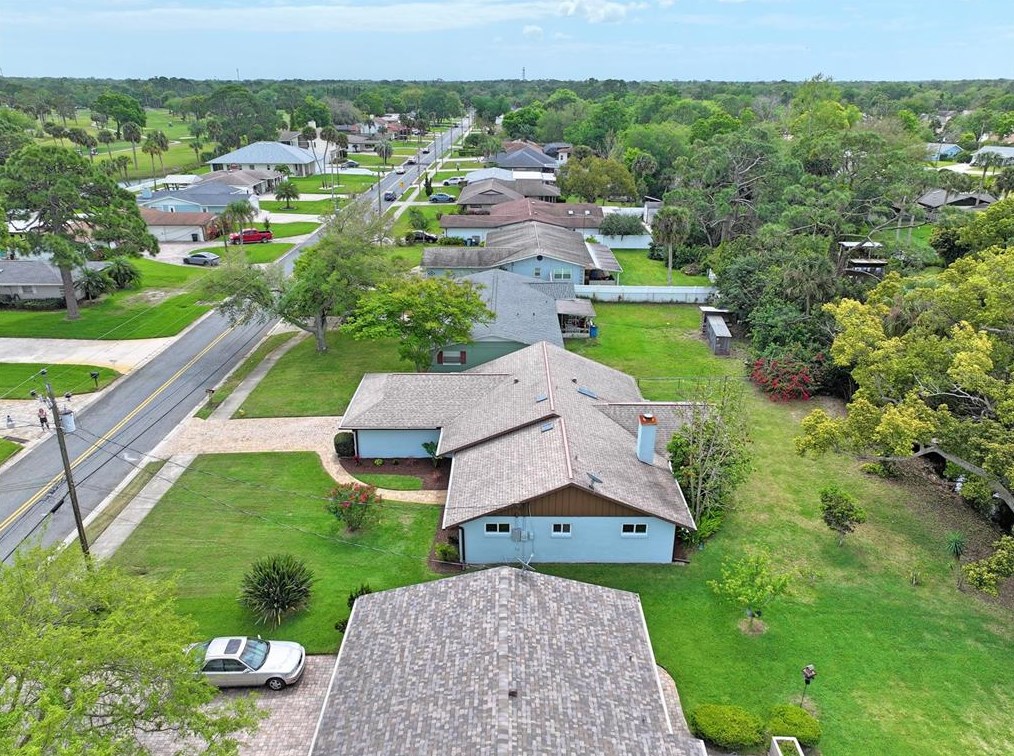 818 Fairway Dr, New Smyrna FL  32168-6117 exterior