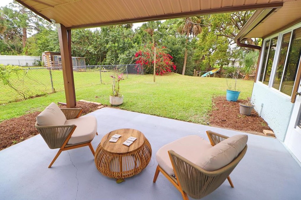 818 Fairway Dr, New Smyrna FL  32168-6117 exterior