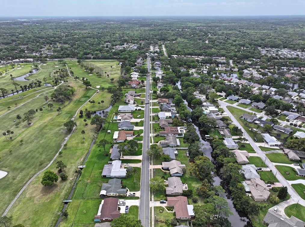 818 Fairway Dr, New Smyrna FL  32168-6117 exterior