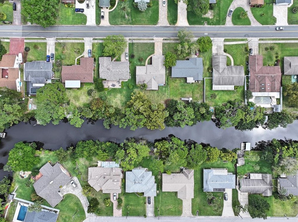 818 Fairway Dr, New Smyrna FL  32168-6117 exterior