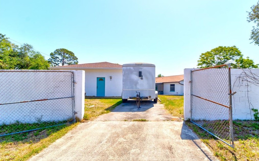 419 Sea Hawk Ct, Edgewater FL  32141-4185 exterior